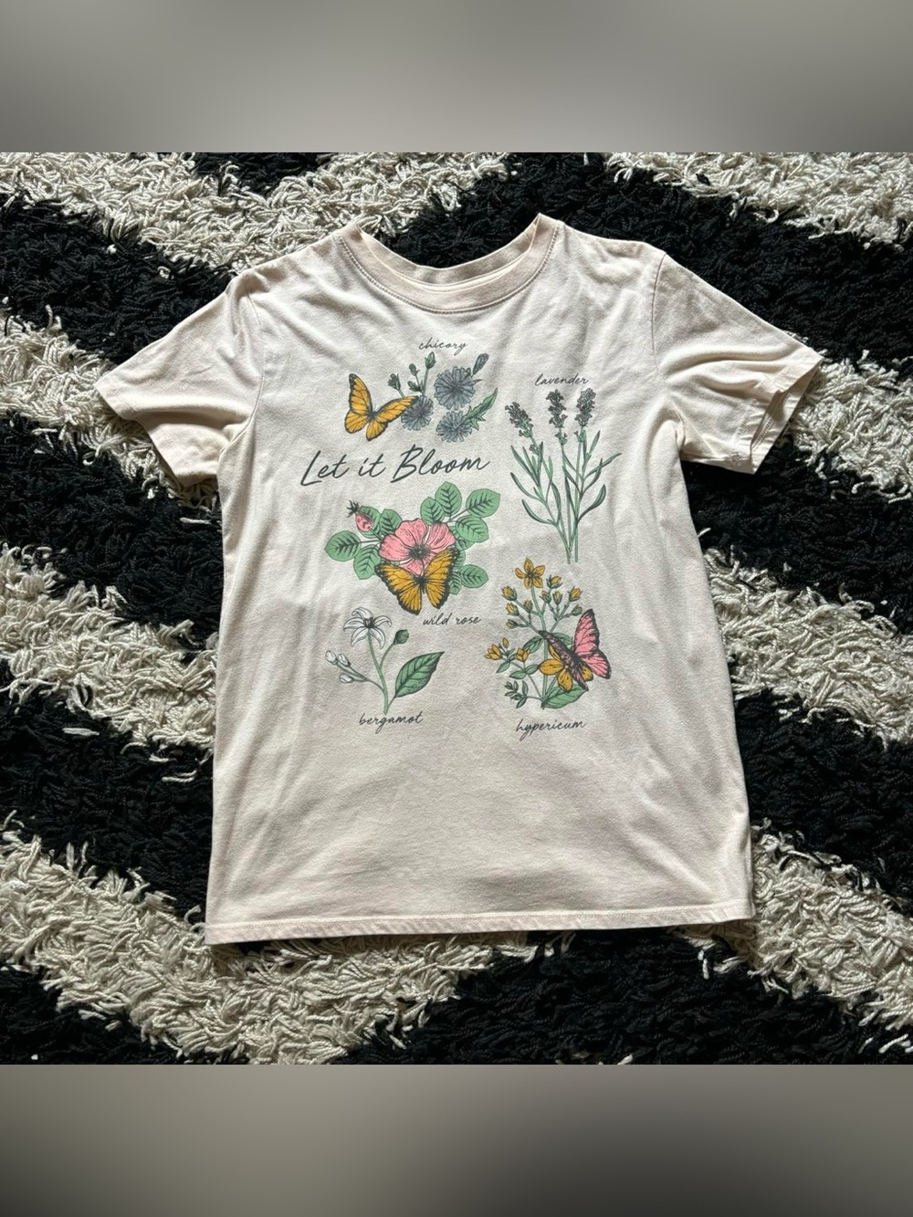 Let it Bloom Multicolor Floral Graphic Light Pink Short Sleeve Tee Women’s Small